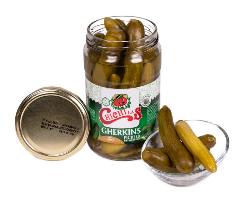 Unlock the secret to making crunchy pickles! Expert tips on cucumbers, brine & storage for the crispiest, most flavorful homemade pickles.